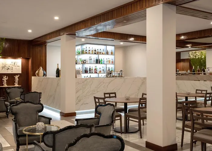 Afonso V & אבאירו