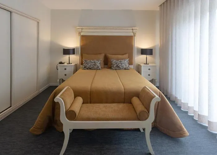 Afonso V & Hotell 3*