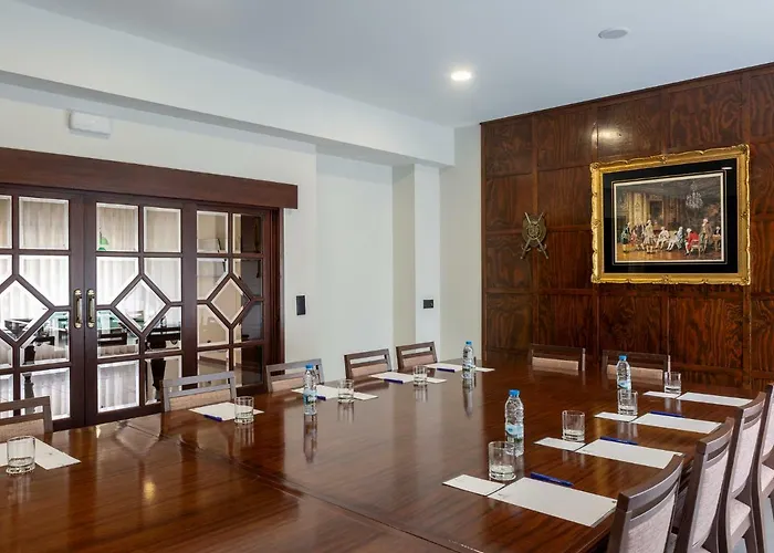 Afonso V & אבאירו