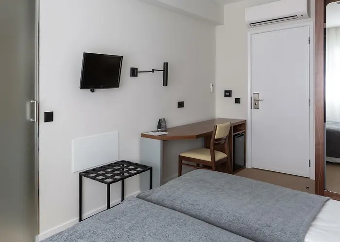 Afonso V & Hotell 3*