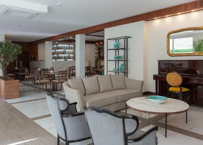 Afonso V & מלון אבאירו